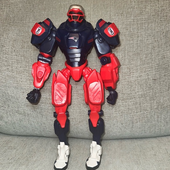 NFL Toys Nfl New England Patriots Team Cleatusfox Robot Action